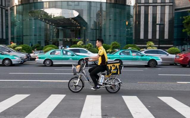 美团2018骑手报告发布,外卖行业规模越来越大